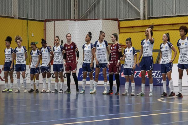 Imagem referente a notícia: Stein Cascavel Futsal vence fora de casa e larga na frente nas quartas de final da LFF