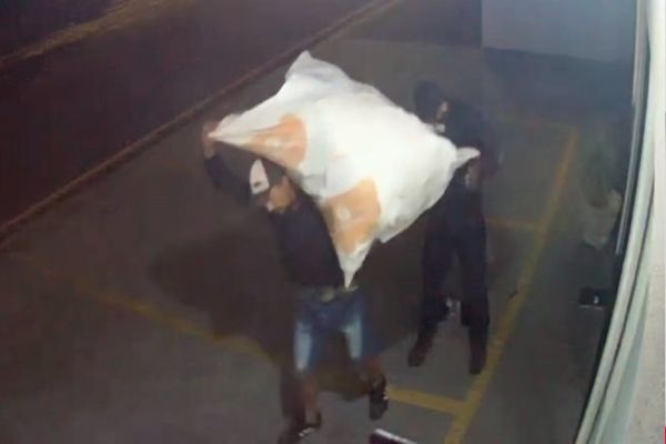 Loja de roupas é alvo de criminosos no Bairro Esmeralda em Cascavel