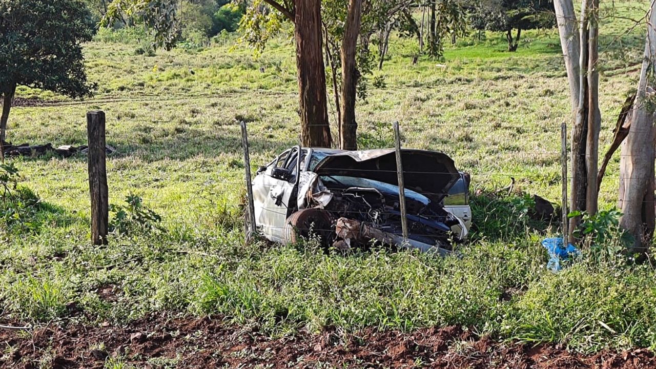 Capotamento na PR-488 deixa um morto e um ferido em Diamante d’Oeste