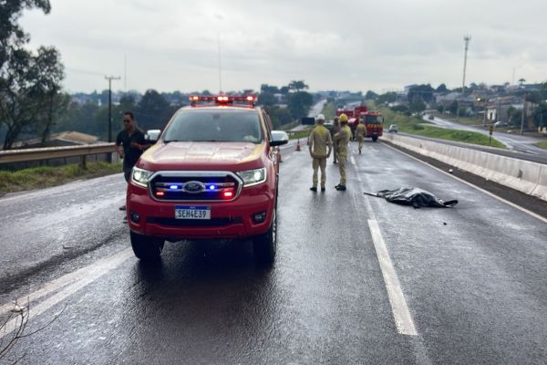 Imagem referente a notícia: Ciclista morre atropelado após tentar atravessar a rodovia PRc-467, em Cascavel