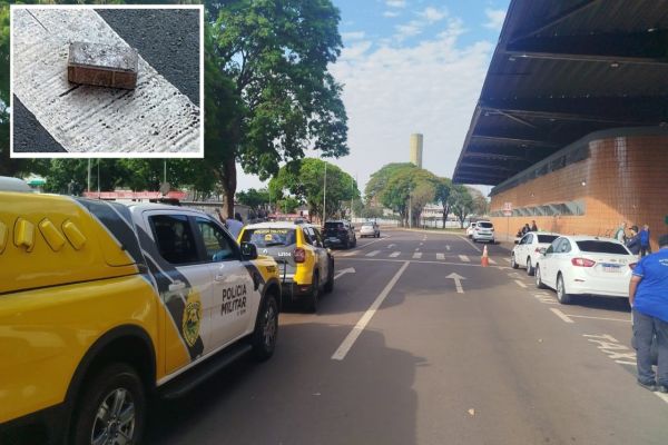Imagem referente a notícia: Homem em surto ataca táxi com paver e causa tumulto na rodoviária de Cascavel