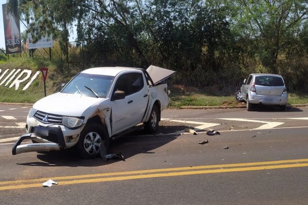 Imagem referente a notícia: Colisão entre caminhonete e carro deixa dois feridos na PR-486, no noroeste do Paraná