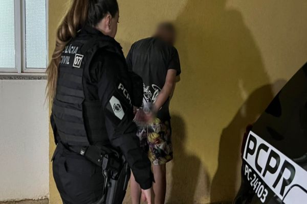 Imagem referente a notícia: Homem é detido pelo Nucria com mandado de prisão em aberto no Bairro Periolo em Cascavel