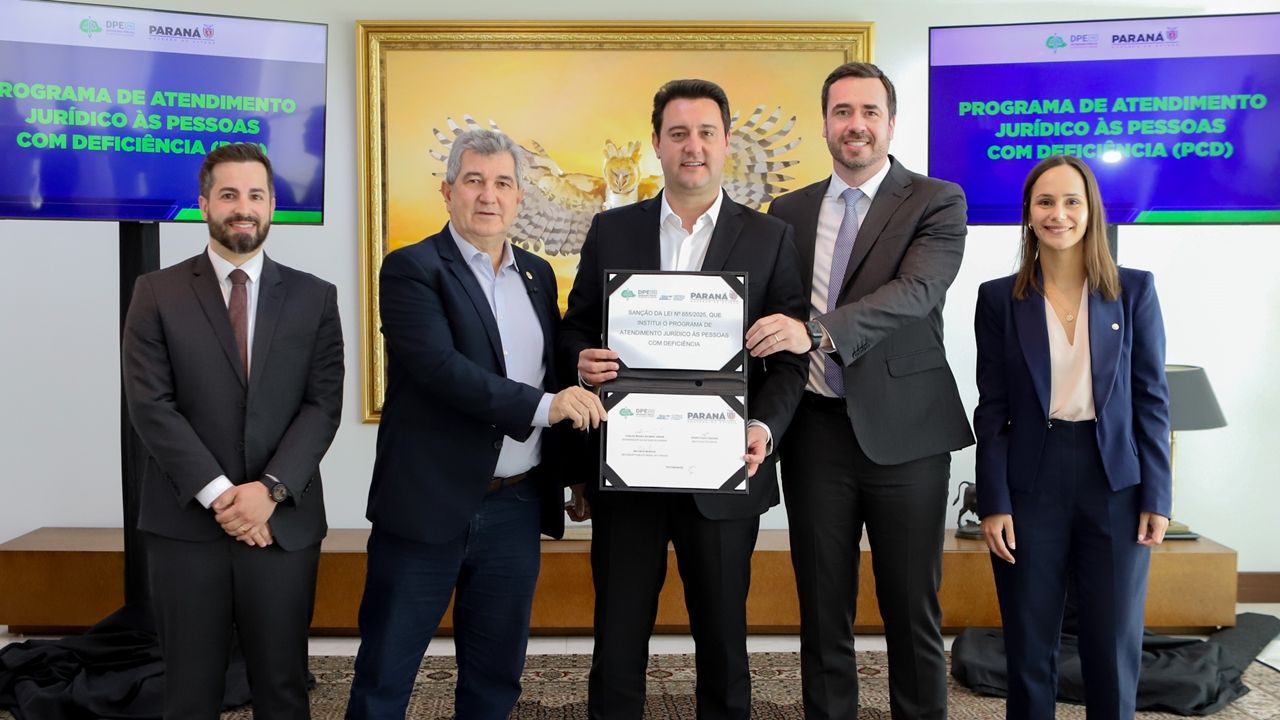 Ratinho Junior sanciona lei que garante atendimento gratuito da Defensoria Pública a PCDs