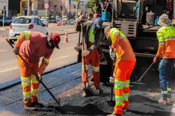 Imagem referente a notícia: Rua Rio da Paz recebe nova etapa de pavimentação e obras avançam no Bairro Universitário
