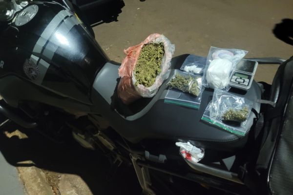 Homem é preso em quitinete com quase um quilo de drogas em Cascavel