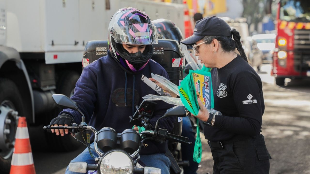 Semana Nacional de Trânsito começa com ação educativa destinada a motociclistas em Cascavel