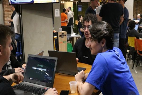 Imagem referente a notícia: Super Hackathon vai movimentar Cascavel, Toledo e Foz do Iguaçu
