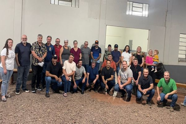 Imagem referente a notícia: Estradas rurais de Corbélia prestes a ganhar asfalto em obras milionárias
