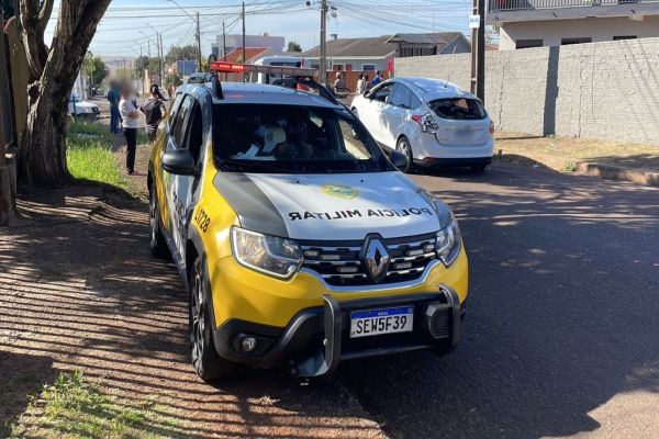 Imagem referente a notícia: Pedestre fica em estado gravíssimo ao ser atropelada por carro após colisão de trânsito no Bairro Universitário, em Cascavel