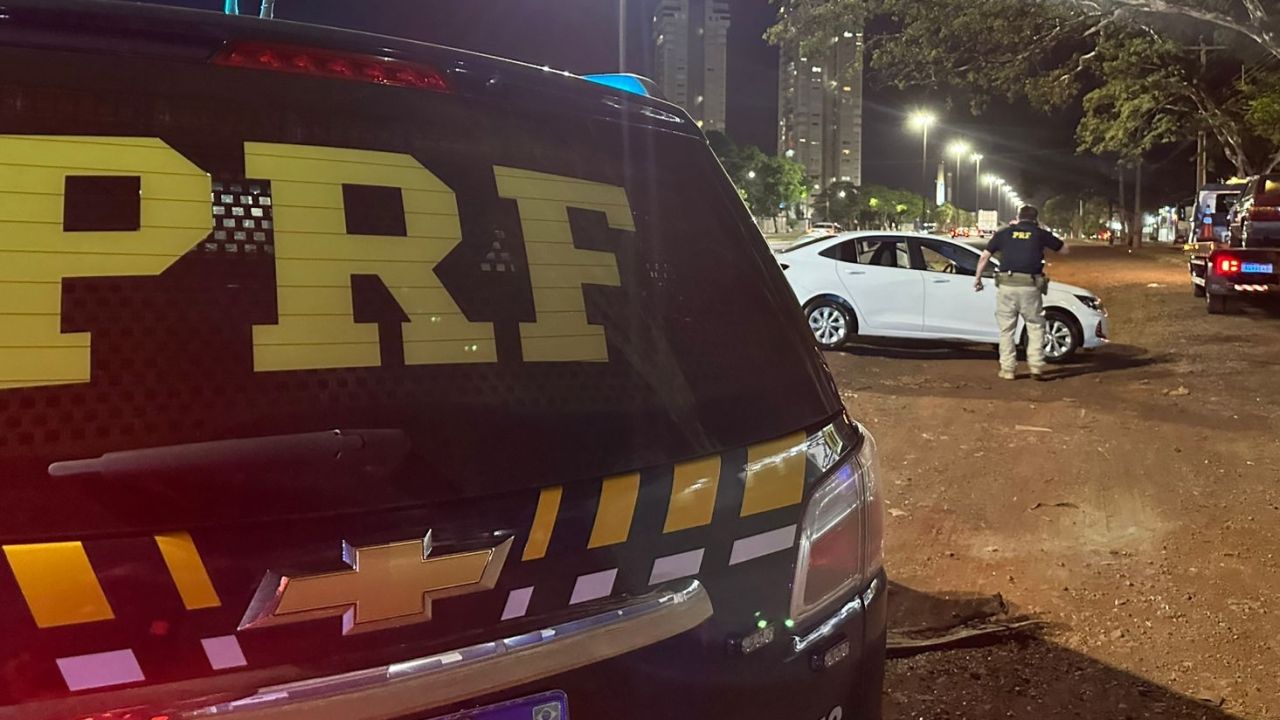 Menor é flagrado dirigindo carro roubado em Maringá; O rapaz relatou ter comprado o Onix em Cascavel