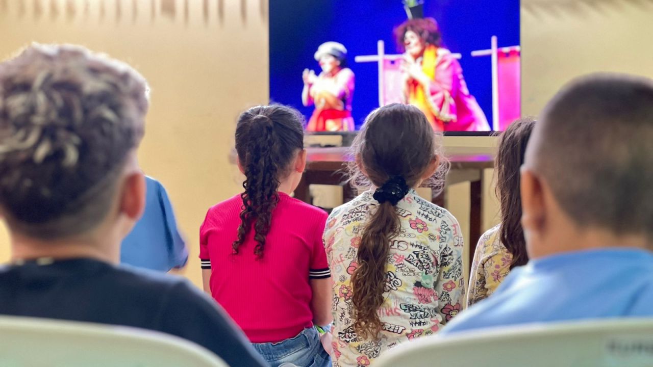 Turma de crianças da Escola de Espectadores do Paraná de Cascavel