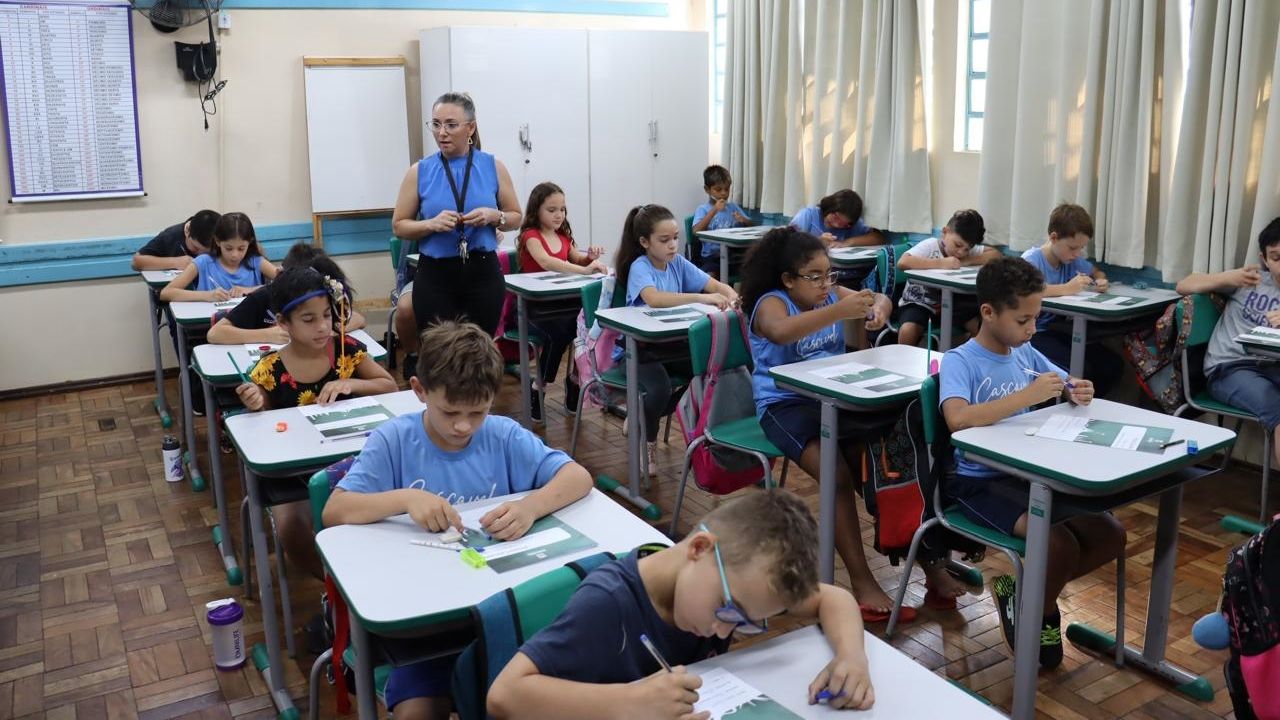Câmara de Cascavel aprova reajuste salarial de 1,5% para professores da rede municipal