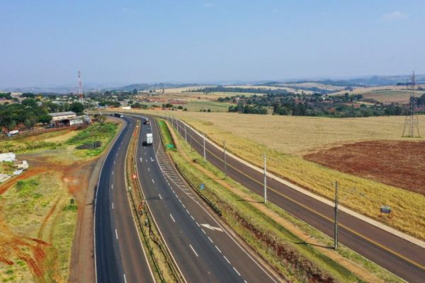 Imagem referente a notícia: Polêmica no pedágio: PRVias esclarece regras sobre cobrança de pedágio para veículos de carga