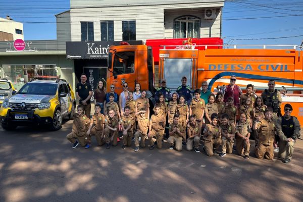 Crianças vestem farda e viram guardiãs do trânsito em Corbélia