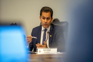 Imagem referente a notícia: Marcio Pacheco comemora aprovação do Dia do Campista Católico na CCJ da ALEP