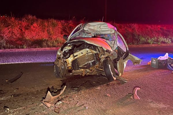 Imagem referente a notícia: Motorista morre após colisão com carreta na BR-467, em Cascavel