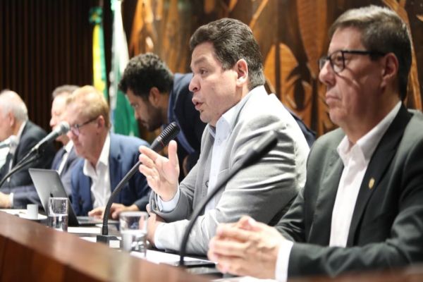 Em reunião com o setor, Gugu Bueno cobra reação do governo federal frente à crise do leite