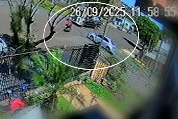 Imagem referente a notícia: Colisão violenta entre moto e Corolla é registrada no bairro Morumbi em Cascavel