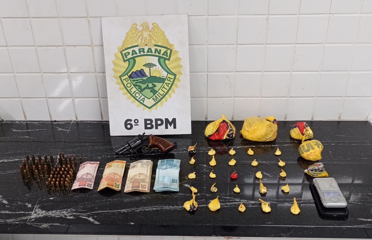 Operação do Choque e ALI desmantela esquema de drogas e apreende arsenal no Cancelli em Cascavel