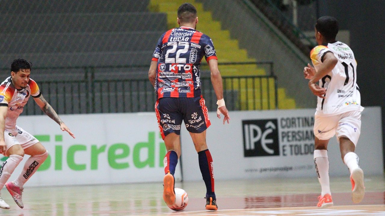 Cascavel Futsal vence o Blumenau e fecha fase classificatória da LNF em oitavo lugar