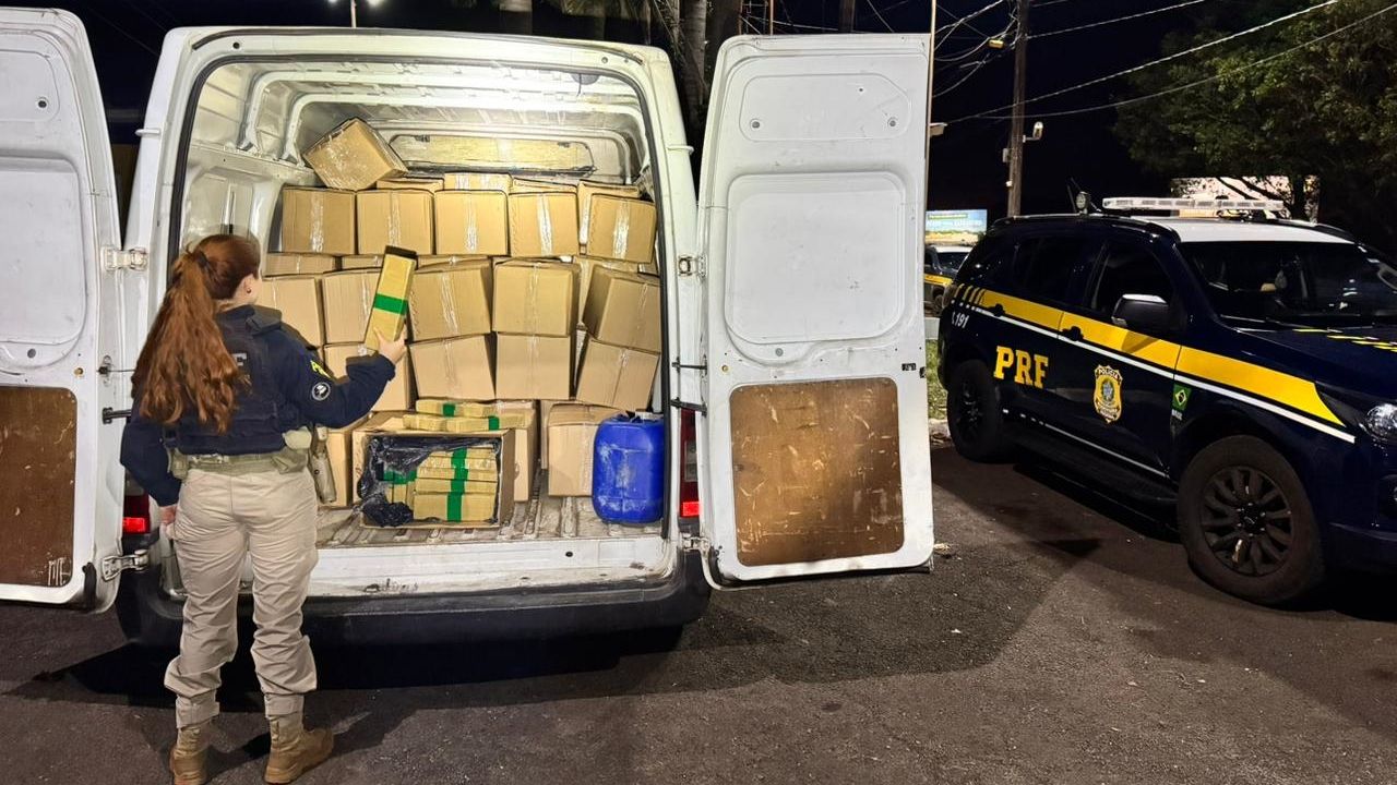 PRF prende "caminhão delivery de maconha" com mais de uma tonelada na BR-277