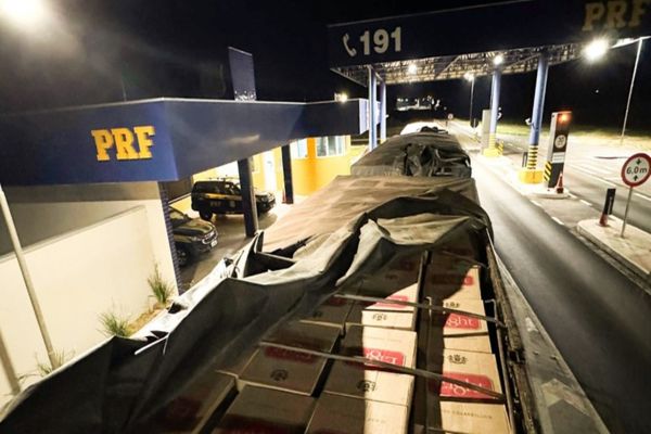PRF apreende mais de 1,1 milhão de maços de cigarros contrabandeados em um único dia no Paraná
