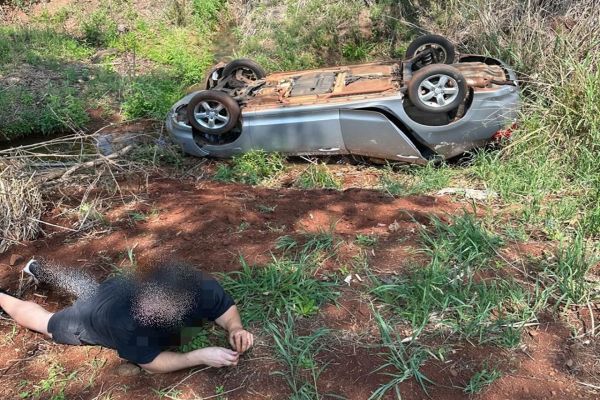 Carro carregado com R$ 200 mil em celulares capota após perseguição na BR-277 e causa outro acidente