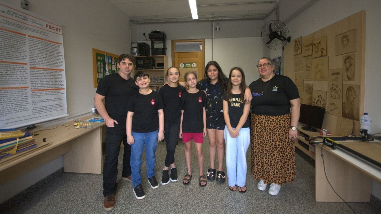 Escola Municipal Ademir Corrêa Barbosa promove Noite de Autógrafos do projeto "Contando Histórias com IA"