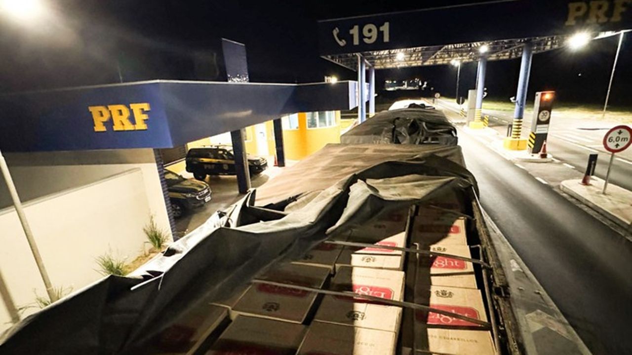PRF apreende mais de 1,1 milhão de maços de cigarros contrabandeados em um único dia no Paraná