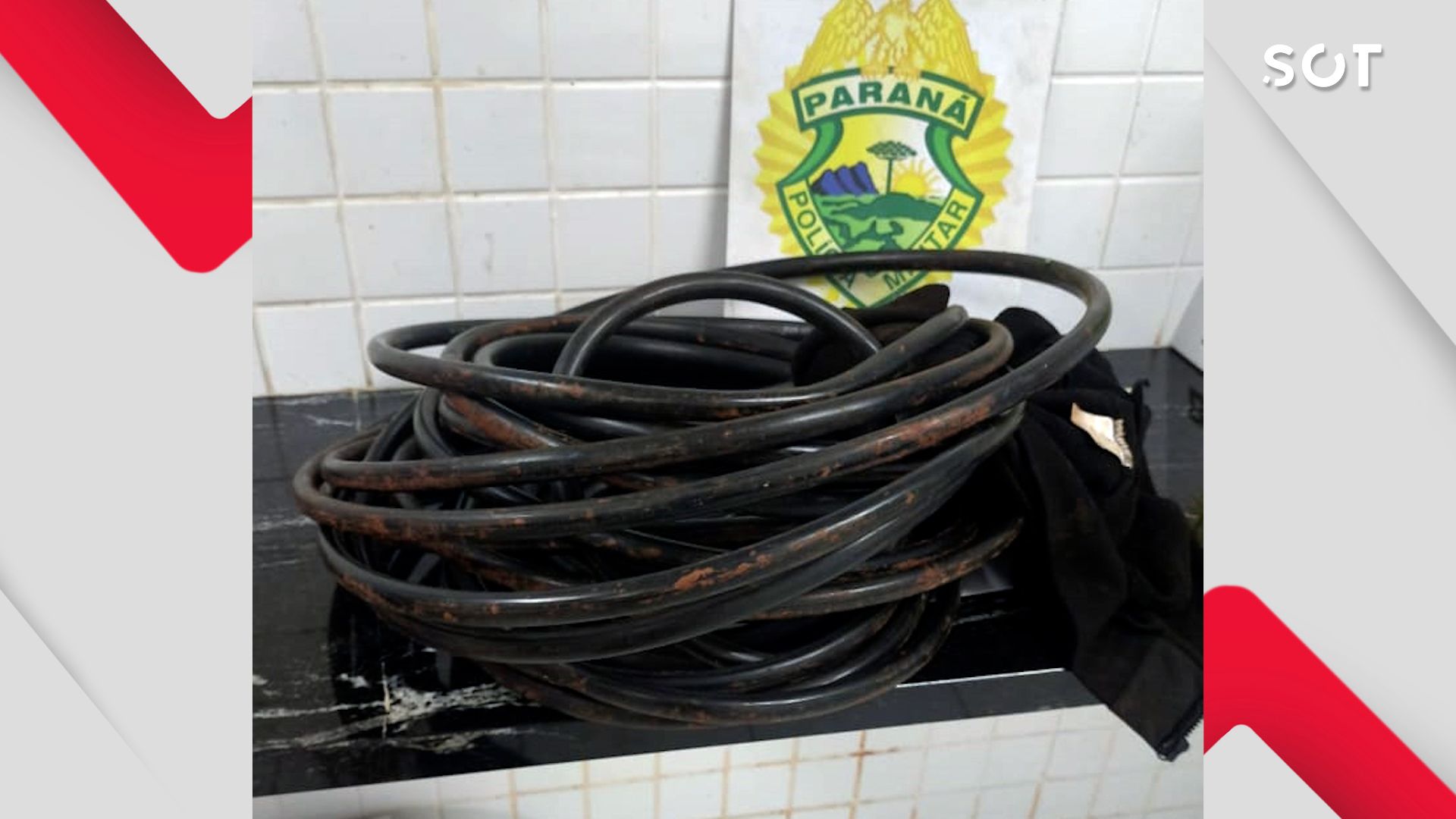 Homem é preso após furtar mais de 14 kg de cabos de rede e tentar fugir algemado em Cascavel