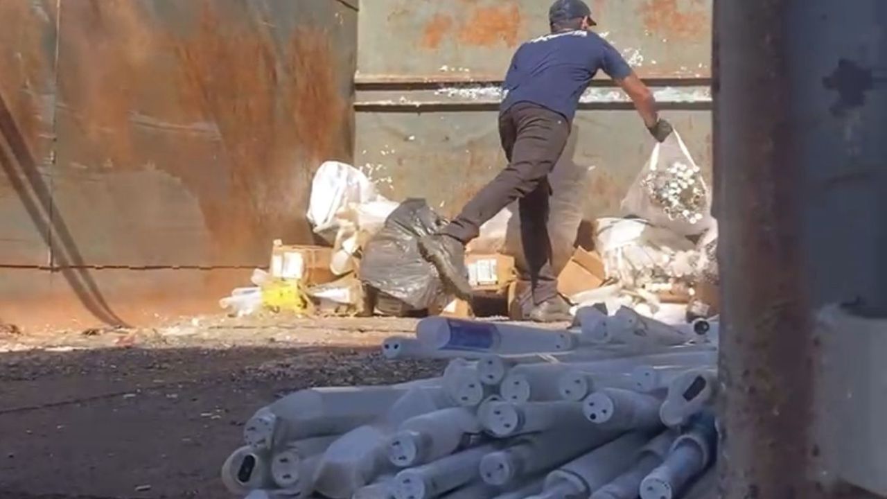 Corbélia destina corretamente 3 mil lâmpadas fluorescentes e amplia ponto de entrega para a população