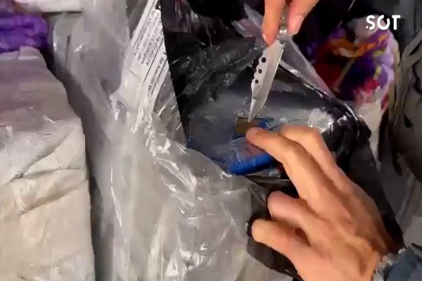 Quase 200 kg de maconha são flagrados em carro na BR-277 em Cascavel