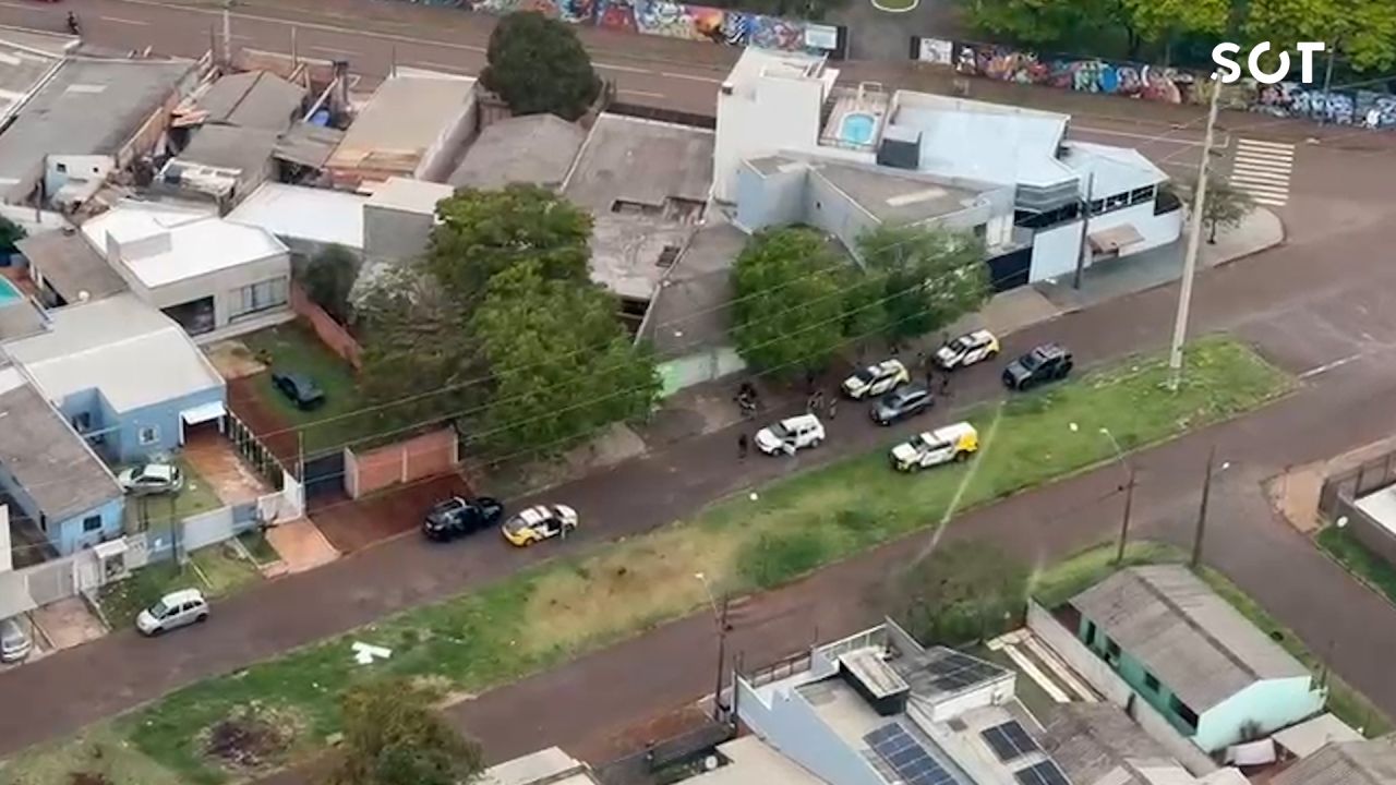 Ação da Polícia Militar termina com dois presos, arma apreendida e celular recuperado em Cascavel