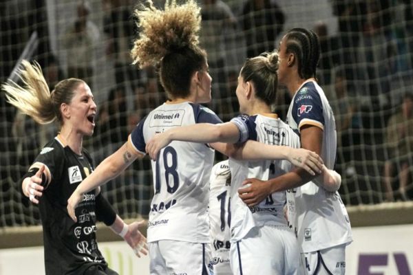 Stein Cascavel goleia novamente e mantém 100% de aproveitamento na Taça Brasil