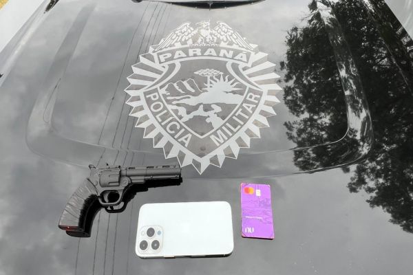 Imagem referente a notícia: Jovem de 17 anos tem celular furtado, mas ação rápida do Pelotão de Choque recupera o aparelho em menos de 10 minutos
