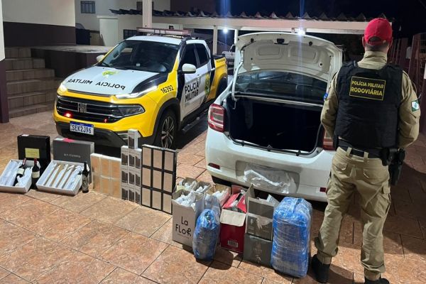 Imagem referente a notícia: Polícia Rodoviária Estadual apreende carga milionária de vinhos, celulares e perfumes em São Miguel do Iguaçu