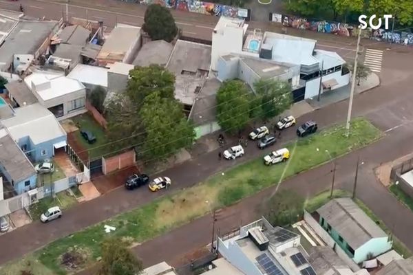 Ação da Polícia Militar termina com dois presos, arma apreendida e celular recuperado em Cascavel