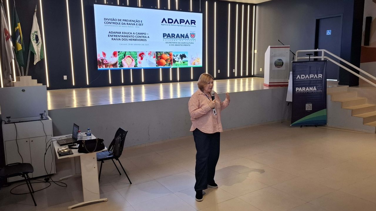 Adapar conscientiza municípios do Oeste sobre os riscos da raiva nos herbívoros