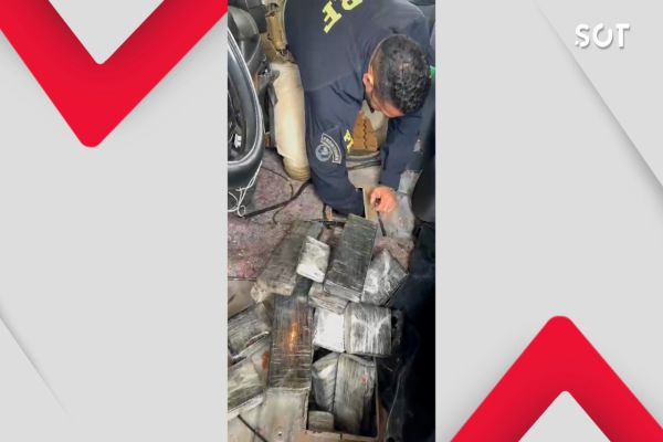 Imagem referente a notícia: PRF apreende van paraguaia carregada com maconha em Toledo