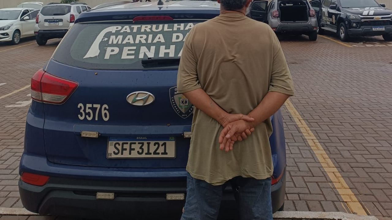 Homem de 55 anos é preso após ameaçar ex-companheira com faca em Cascavel