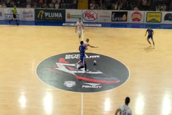 Imagem referente a notícia: Cascavel Futsal goleia o Ampére e avança às quartas de final da Série Ouro