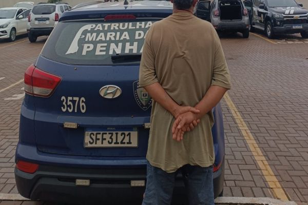 Homem de 55 anos é preso após ameaçar ex-companheira com faca em Cascavel