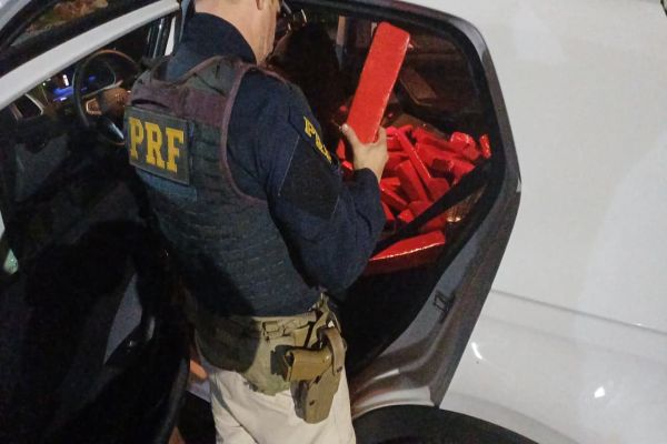 PRF aprende quase 200 kg de maconha após acompanhamento tático na BR-376 em Jandaia do Sul