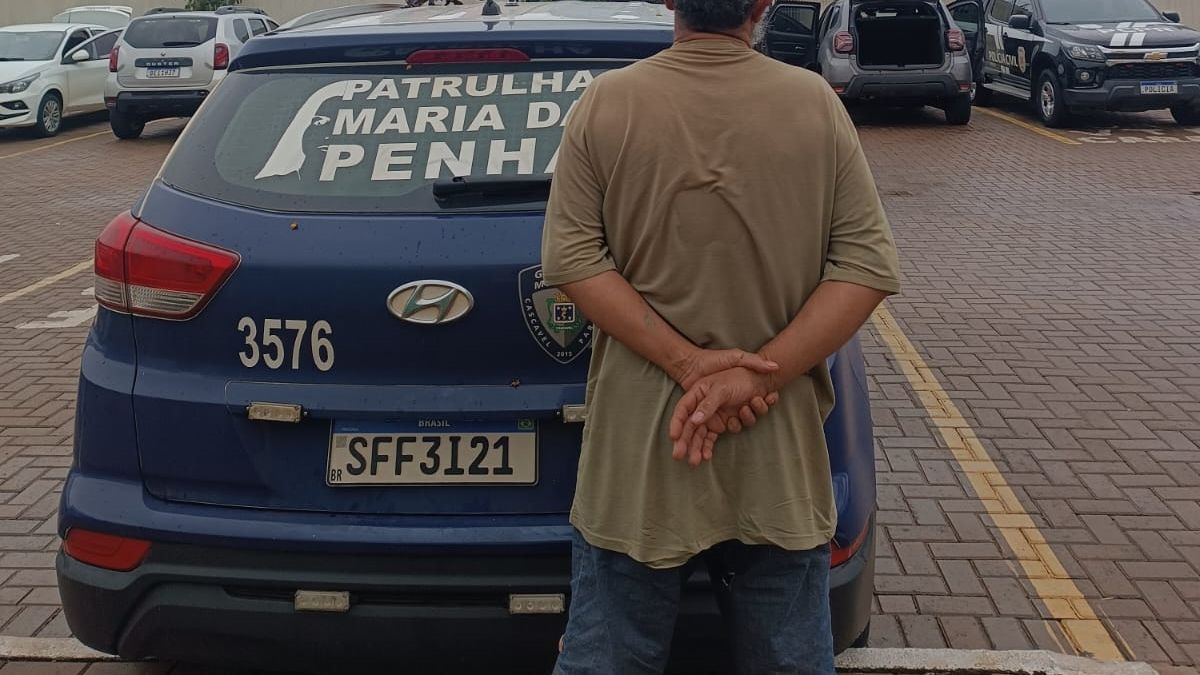 Homem de 55 anos é preso após ameaçar ex-companheira com faca em Cascavel