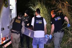 Imagem referente a notícia: Homem é alvo de tiros e morre dentro de carro em estrada de Campo Mourão