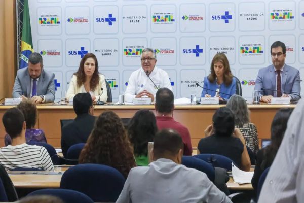 Imagem referente a notícia: Cartão SUS: Novo cartão da saúde vai substituir número antigo pelo CPF e eliminar cadastros duplicados ou inconsistentes