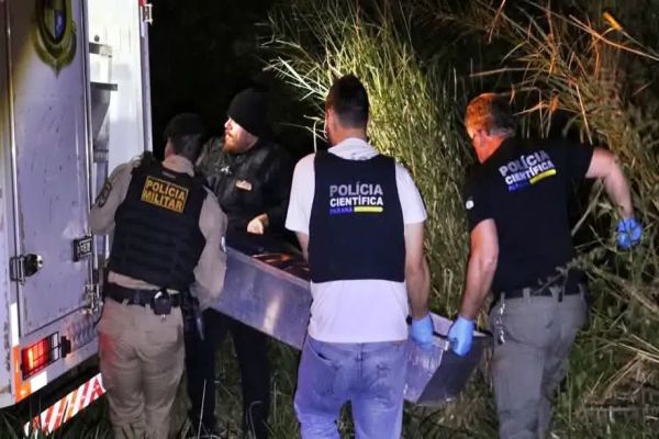 Homem é alvo de tiros e morre dentro de carro em estrada de Campo Mourão