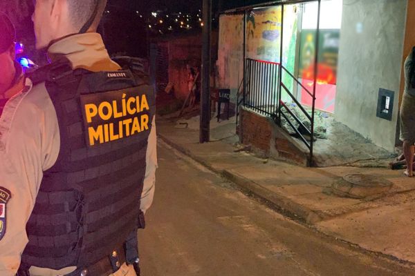 Imagem referente a notícia: Jovem de 26 anos é morto a tiros após sair de distribuidora de bebidas no Bairro Tarumã, em Cascavel