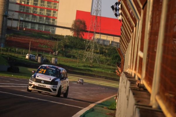 Cascavel não deu trégua: poles, duelos e escaladas de grid na MBR